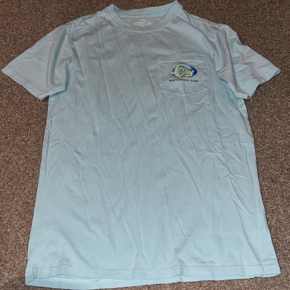 Southern Tide Light Blue Pocket Tee with Fish Design Like New - Picture 2 of 4
